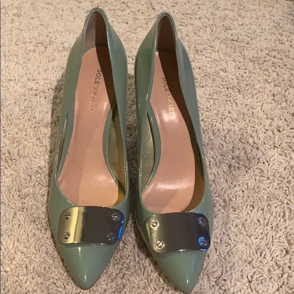 Sole society pumps with metallic detail